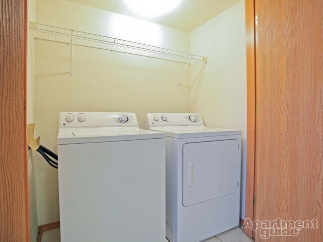Interior Photo - Hidden Lake 2110-2268(24)