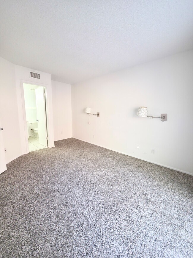 Building Photo - 2324 N Whispering Pines Way