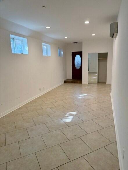 Building Photo - 4163 Lincoln Ave
