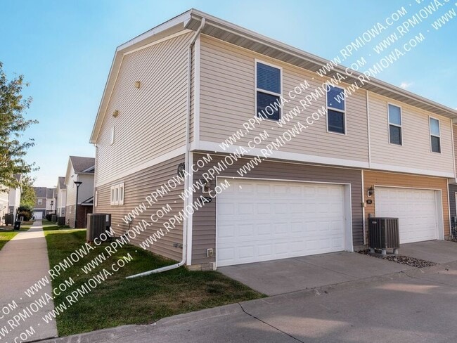 Building Photo - 9155 Coneflower Dr