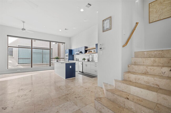 Building Photo - 2417 Charleston St