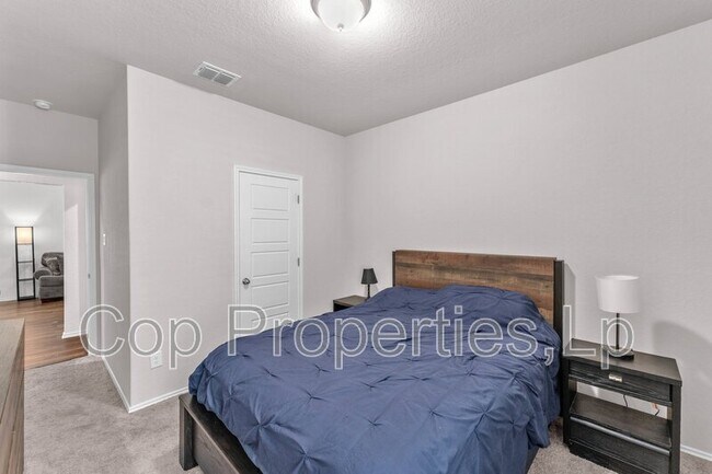 Building Photo - 7127 Mesa Cliffs