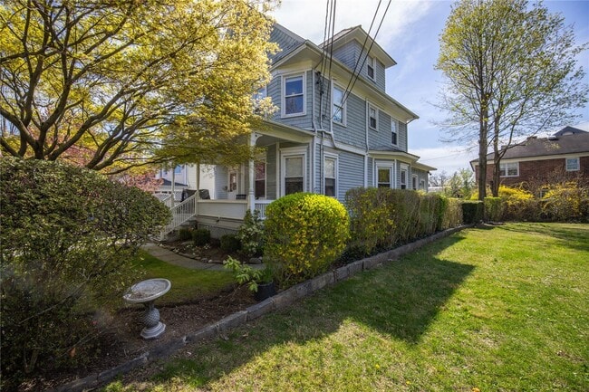 Building Photo - 27 Meadow Ave