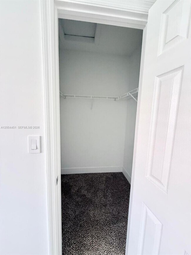 Building Photo - 131 SW 117th Ave