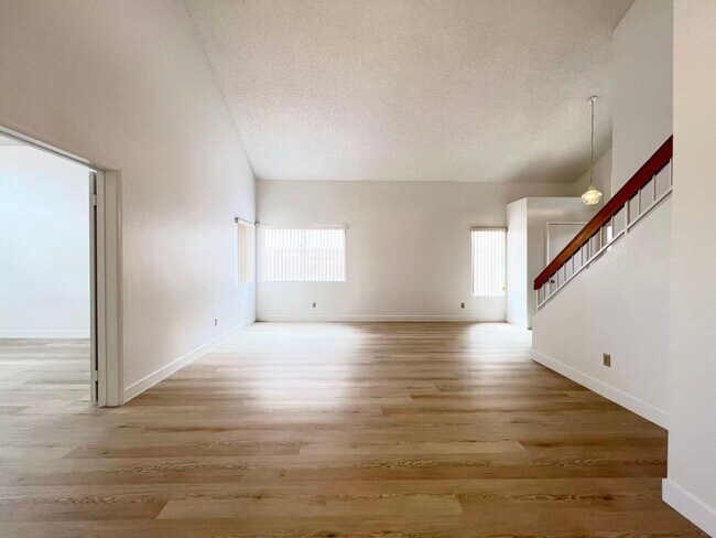 Building Photo - 10001 Dove Ridge Dr