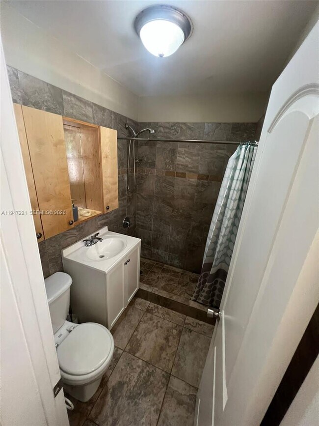 Building Photo - 1026 NE 9th Ave