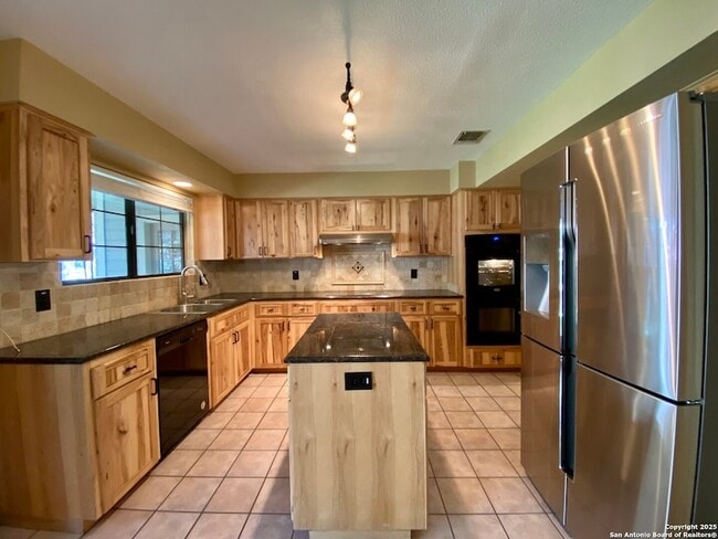 Building Photo - 8911 Shady Leaf