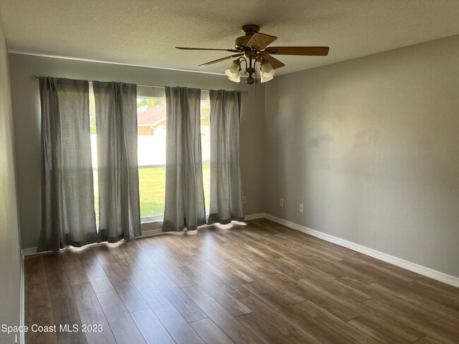 Building Photo - 1212 Foxridge Pl