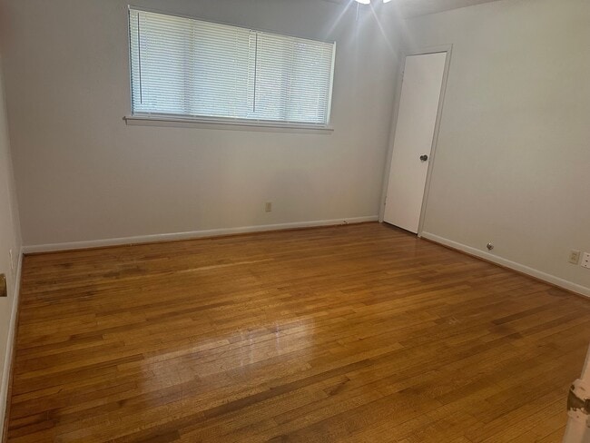 Building Photo - 319 Chestnut St