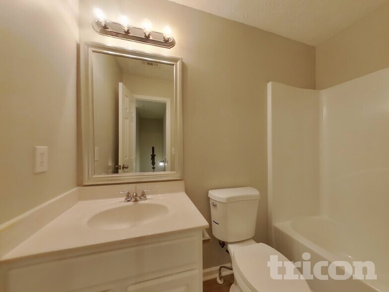 Building Photo - 261 Silver Ridge Dr