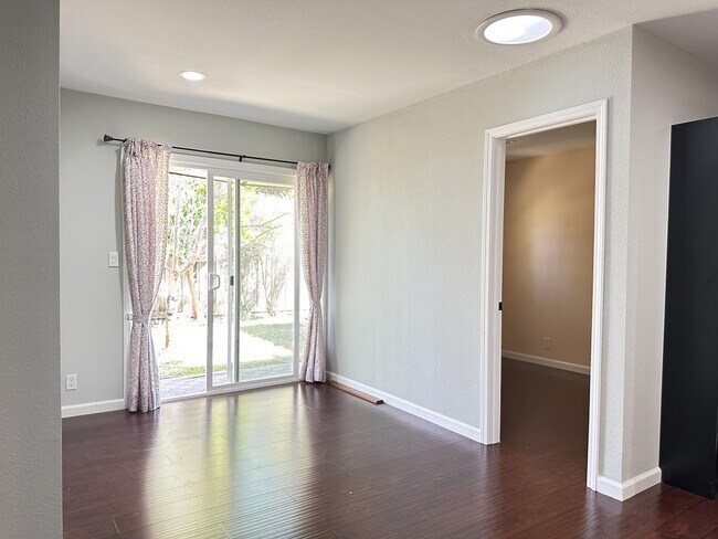 Building Photo - 4021 Campana Dr