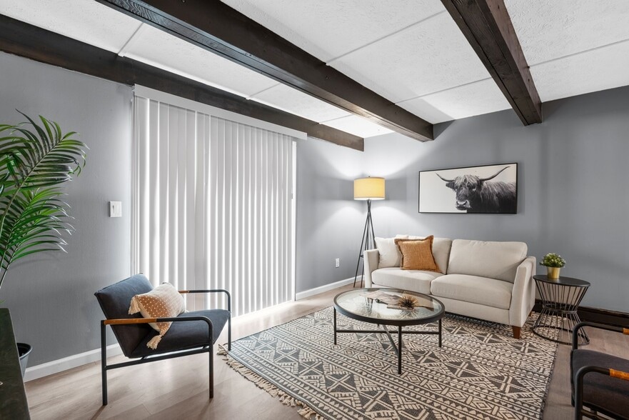 Building Photo - Courtship Village