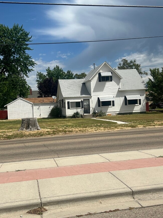 Primary Photo - 304 E 4th St