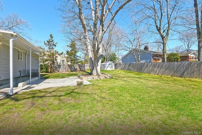 Building Photo - 110 Dix Hills Rd