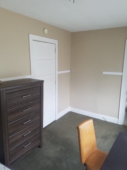 Building Photo - 265 Main St