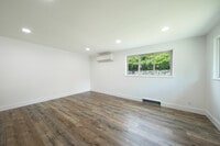 Building Photo - 2527 NE 110th St