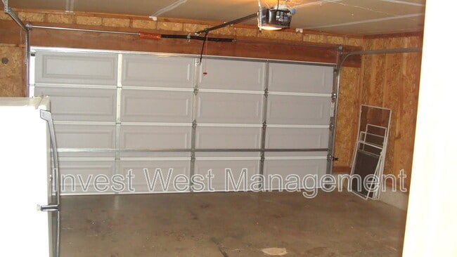 Building Photo - 2515 NE 83rd Wy