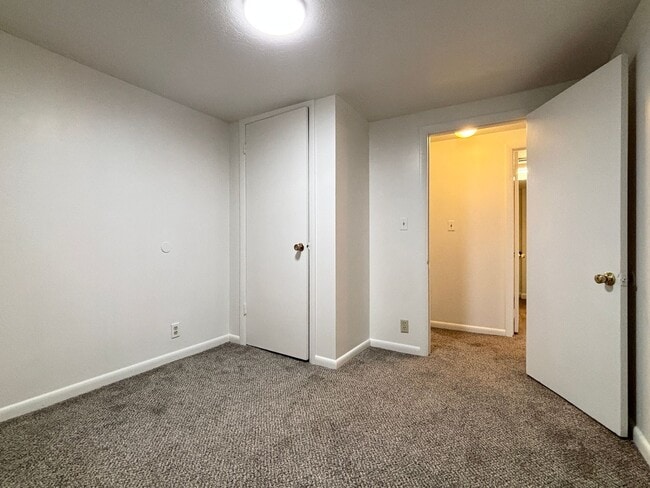 Building Photo - 454 F St