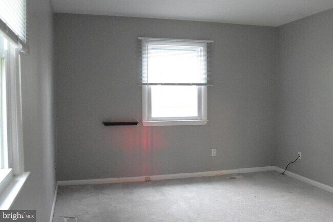 Building Photo - 936 Longfellow Ct