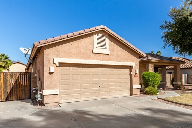 Building Photo - 4384 E Cherry Hills Dr