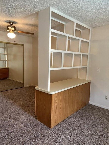 Building Photo - 1311 Antoine Dr