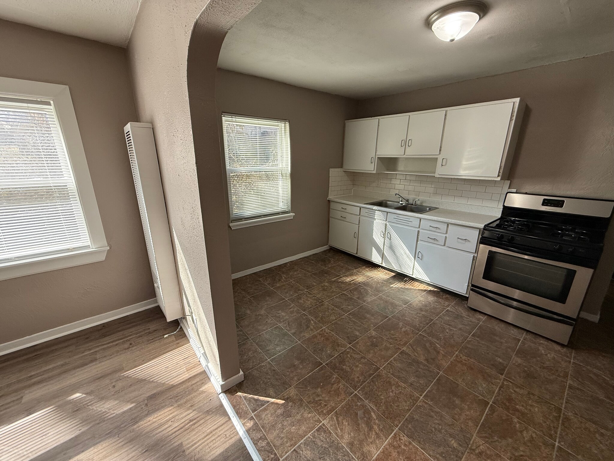 Building Photo - 206 Locust St