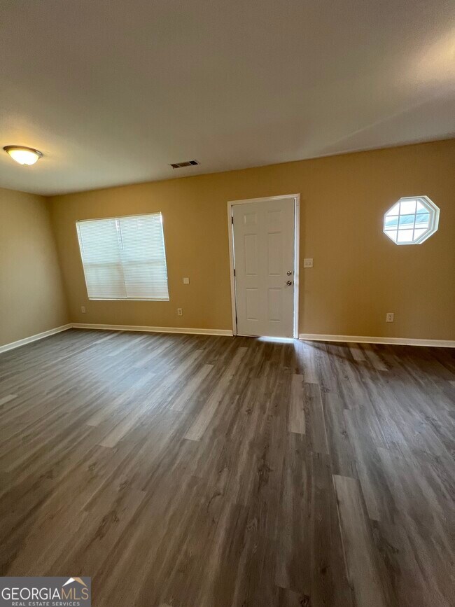 Building Photo - 733 Wheel House Ln