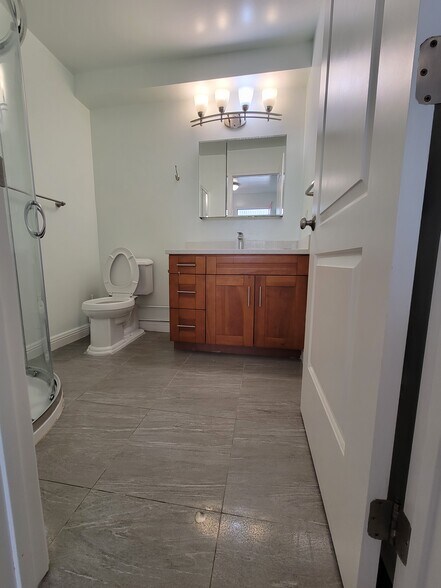 Building Photo - 614 Grand Ave