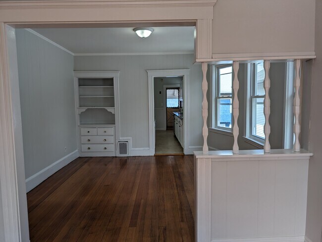 Building Photo - 8 Wilson Ave