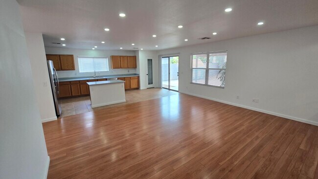 Building Photo - 15537 W Gelding Dr