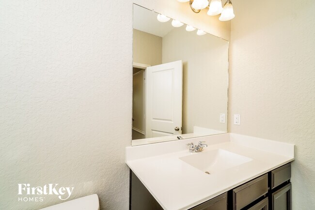 Building Photo - 13509 Sunrise Mdw