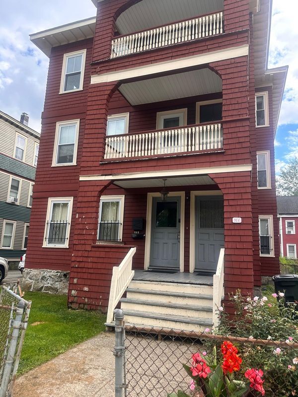 Building Photo - 144 Elm St