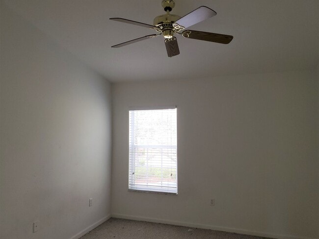 Building Photo - 2-story Spacious Townhome - Gated Communit...