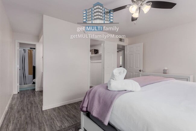 Building Photo - 515 W Pebble Beach Dr
