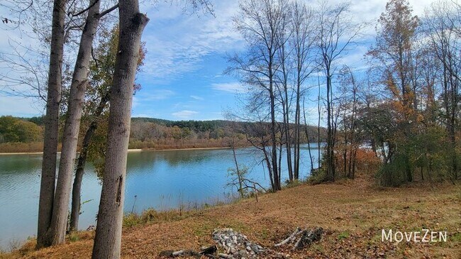 Building Photo - 213 Spring Gardens Drive