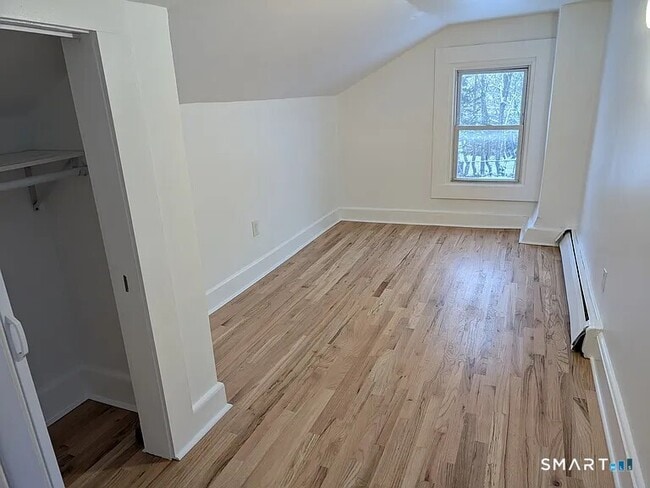 Building Photo - 64 Liberty St