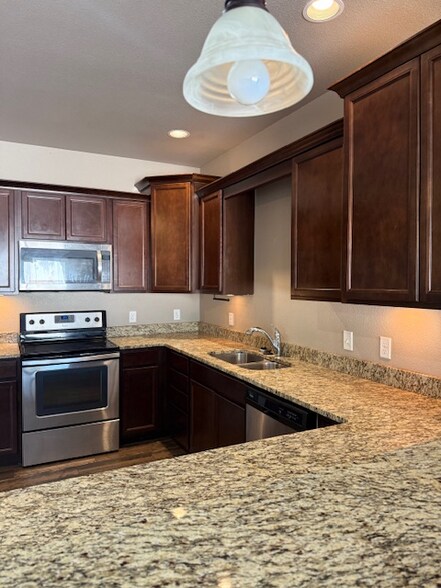 Building Photo - 654 Copper Canyon Dr