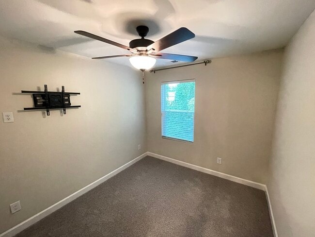Building Photo - Waterford Village 3 bedroom home