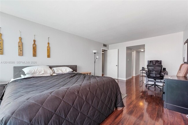 Building Photo - 18011 Biscayne Blvd