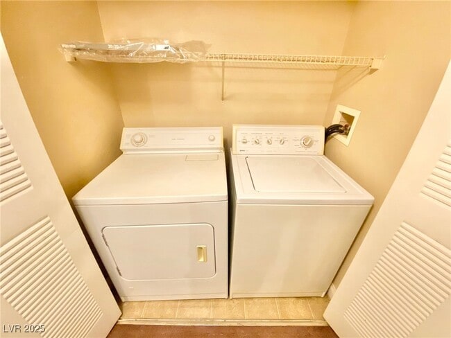 Building Photo - 5655 E Sahara Ave