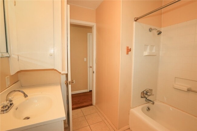 Building Photo - 804 NW 8 St