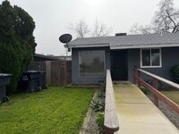 Building Photo - 2 Bedroom 1 Bath Centrally located