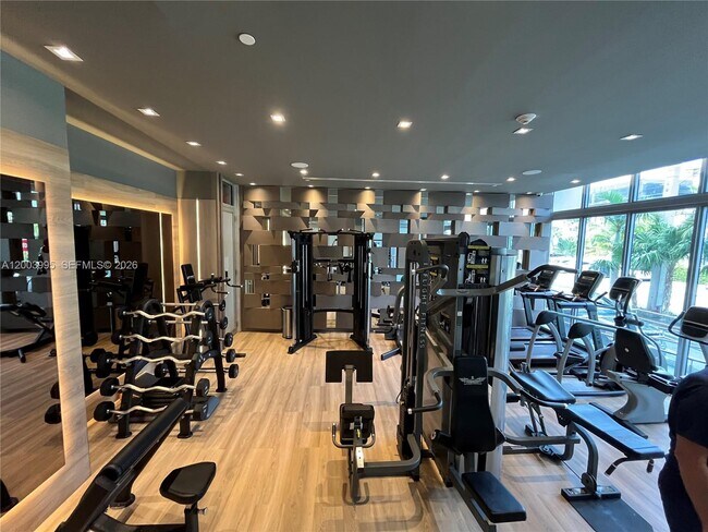 Building Photo - 9940 W Bay Harbor Dr