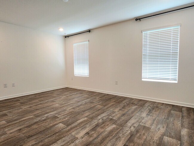 Building Photo - Lovely 4/2 available now in Raley Farms of...