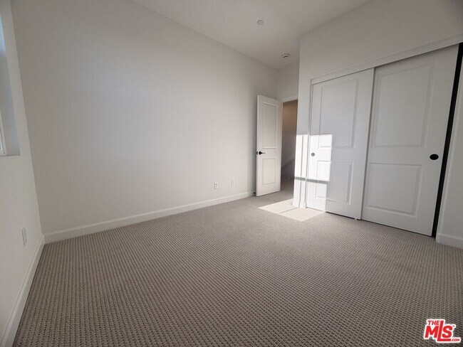 Building Photo - 240 Abacus Ave