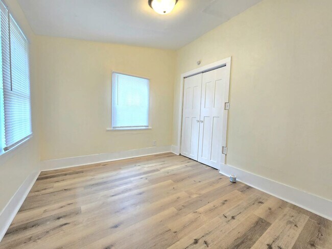 Building Photo - 1416 Campeau St
