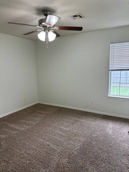 Building Photo - 136 Vinita Dr