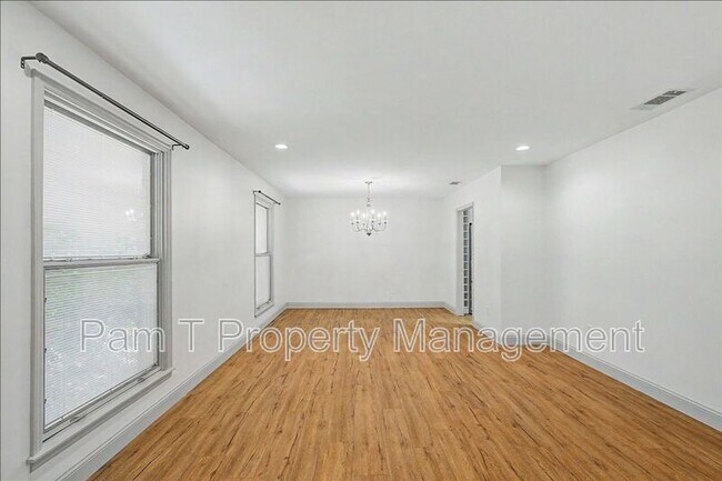Building Photo - 211 Hillary Rd