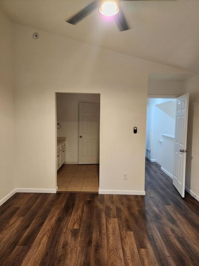 Building Photo - 1953-1955 Glen Ridge Dr