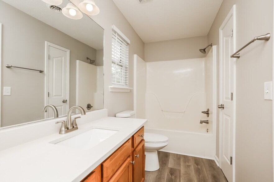 Building Photo - 1912 Guildford Dr